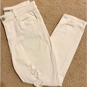 Refuge White Stretchy Cropped Jeans